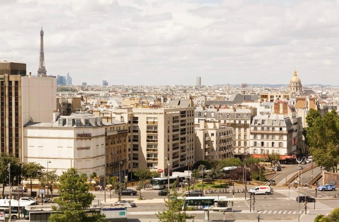 Beautiful Apartment With A View Of Eiffel Tower In Center 파리 외부 사진