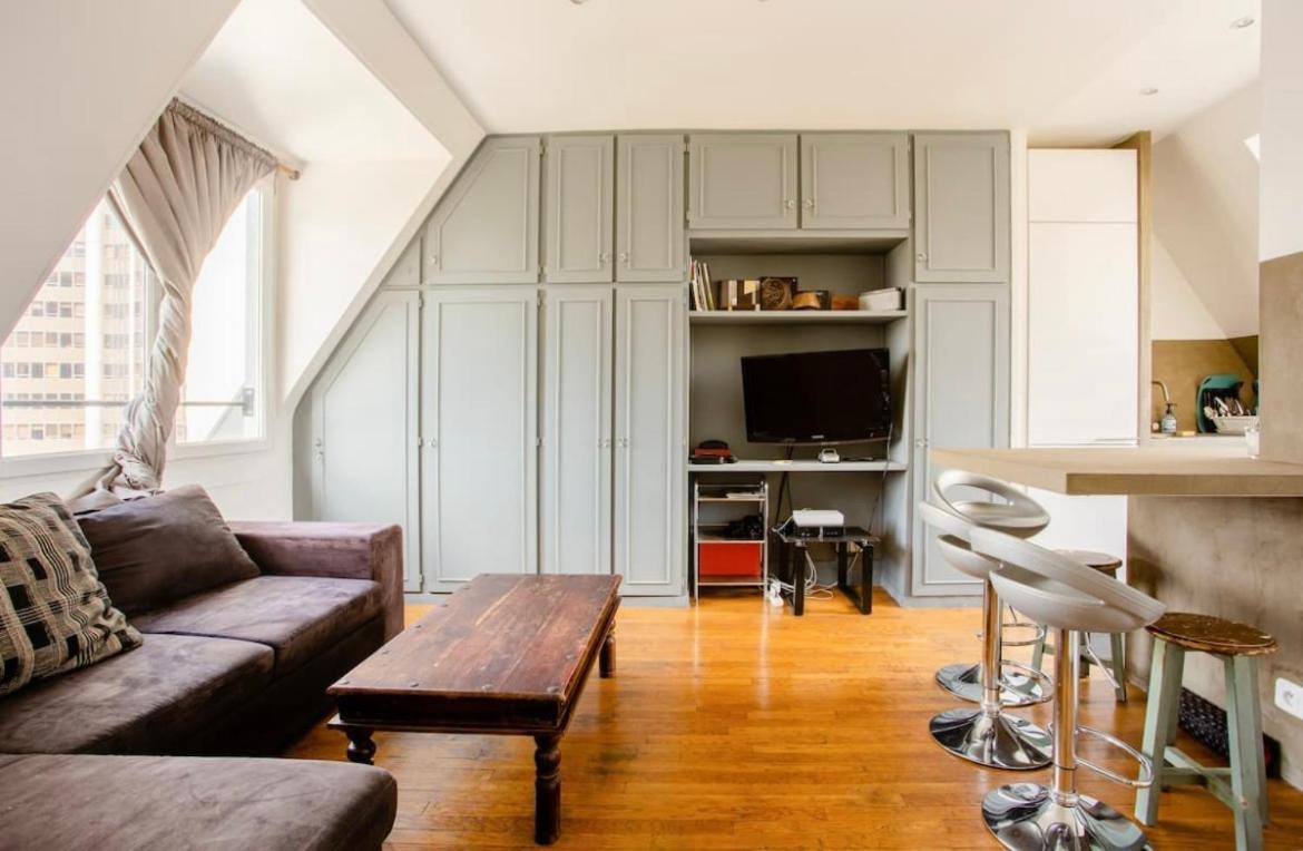 Beautiful Apartment With A View Of Eiffel Tower In Center 파리 외부 사진